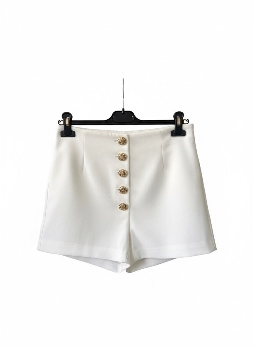 High-Waist Shorts „Ivory Grace“ – Weiß mit Goldknöpfen