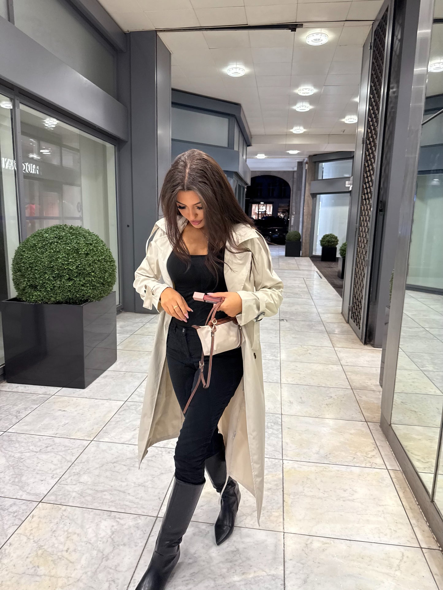 Beige Trenchcoat - Comfort & Elegant