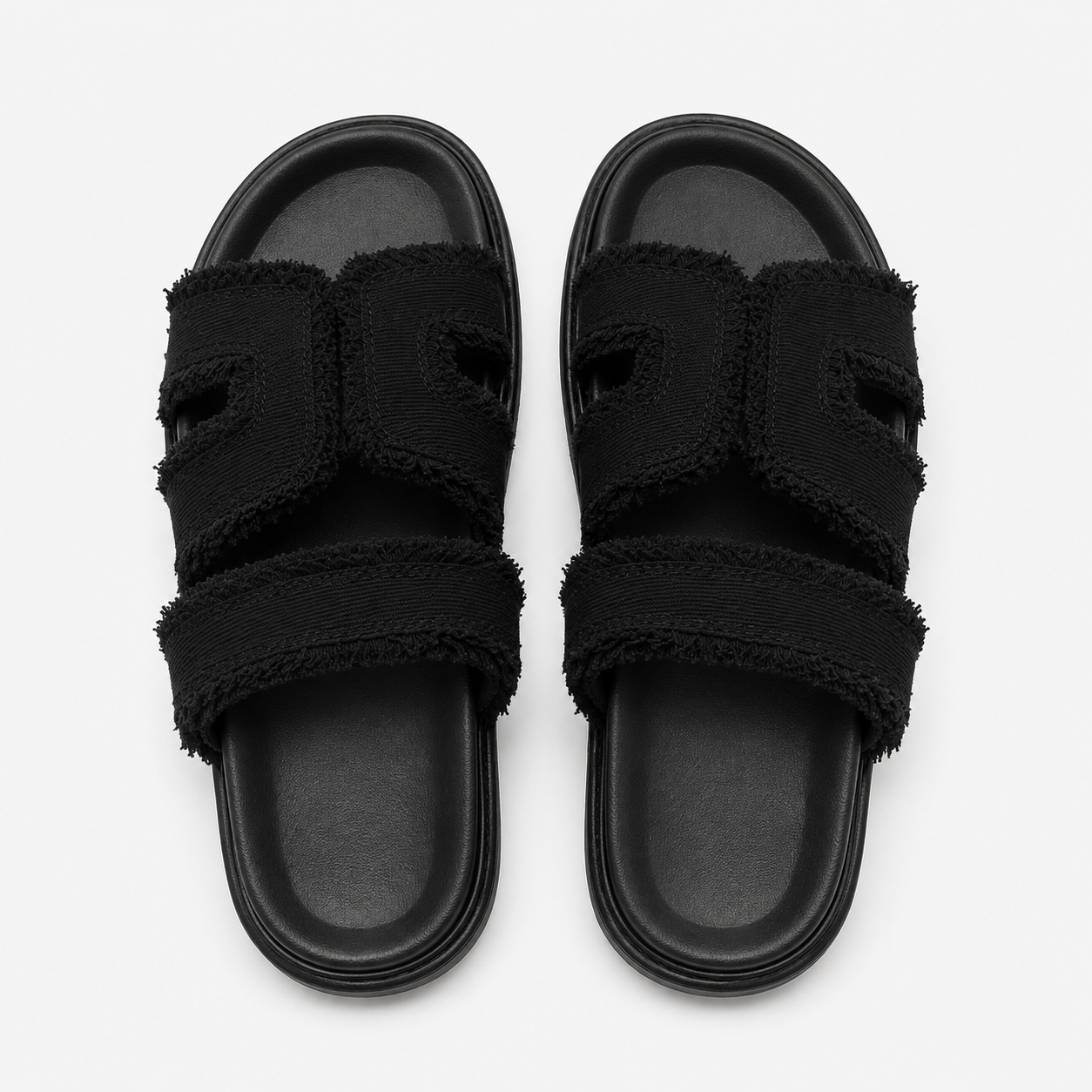 Schwarze Sandalen mit Stoffriemen