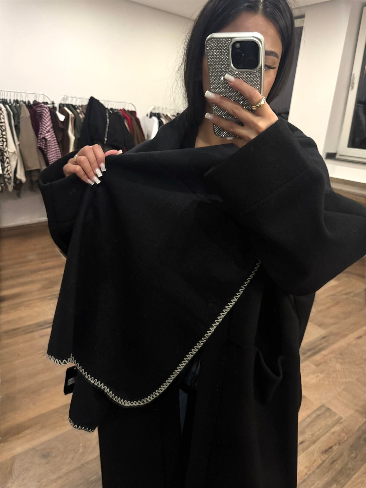 Schal mit Kontrastnaht