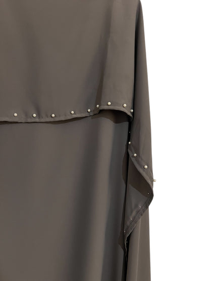 Abaya mit Perlenverzierung