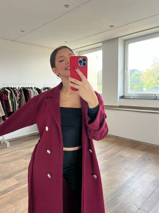 „Golden Elegance Coat“ – Langer Mantel mit Goldknöpfen