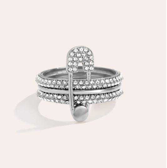 „Nova Pin“ – Funkelnder Sicherheitsnadel-Ring