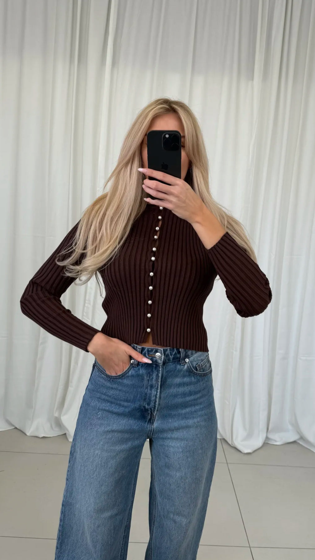 Feinstrick Cardigan „Clara“ – Mit Perlenknöpfen
