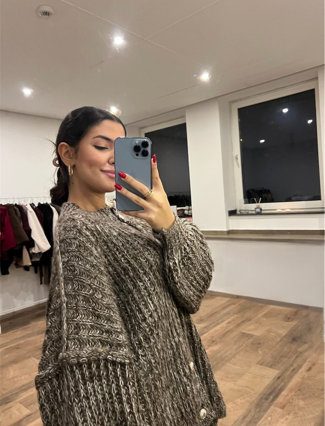 Oversize Strick-Cardigan mit Zierknöpfen