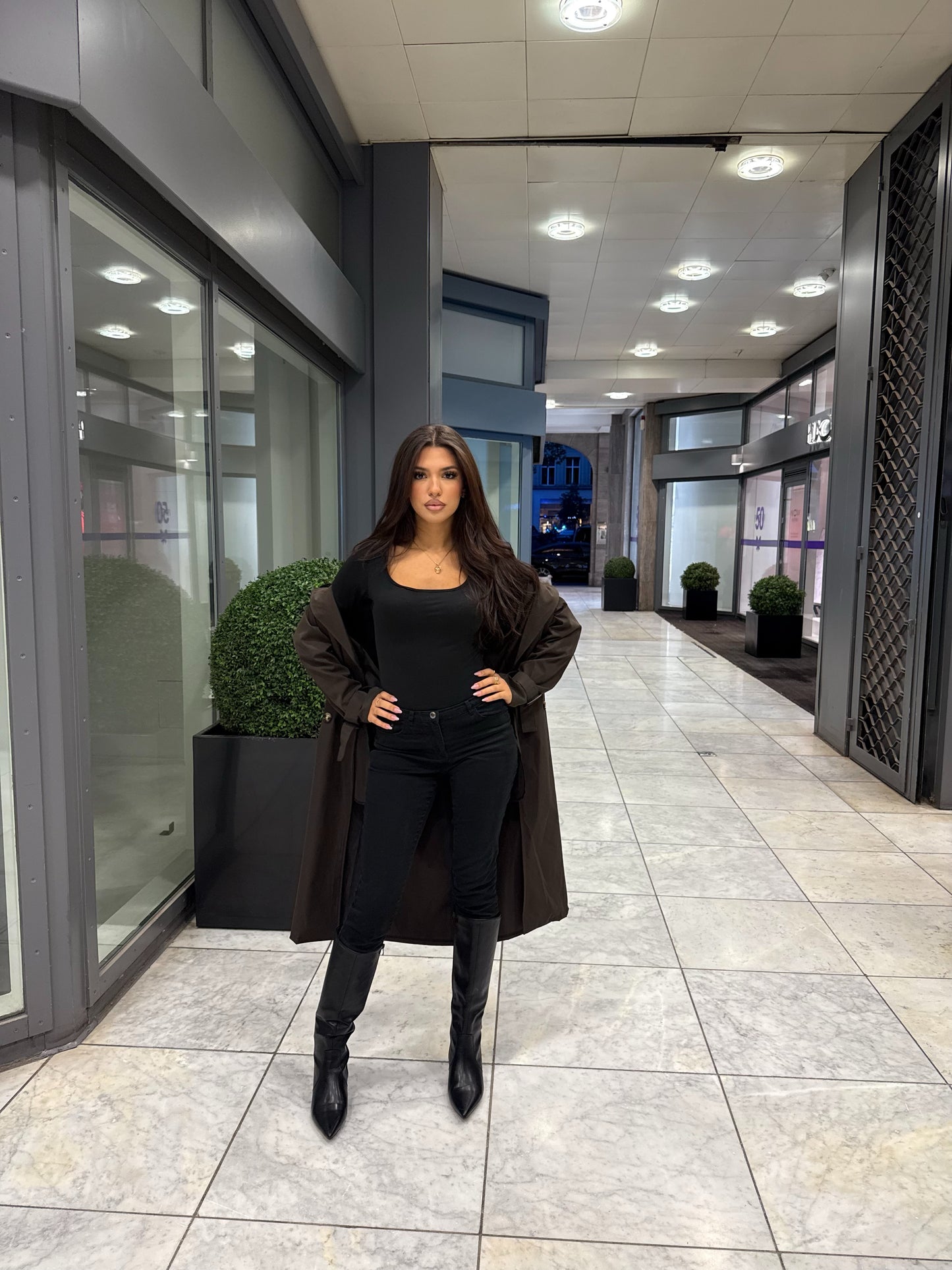 Eleganter Trenchcoat „Victoria“ – Langer Damenmantel