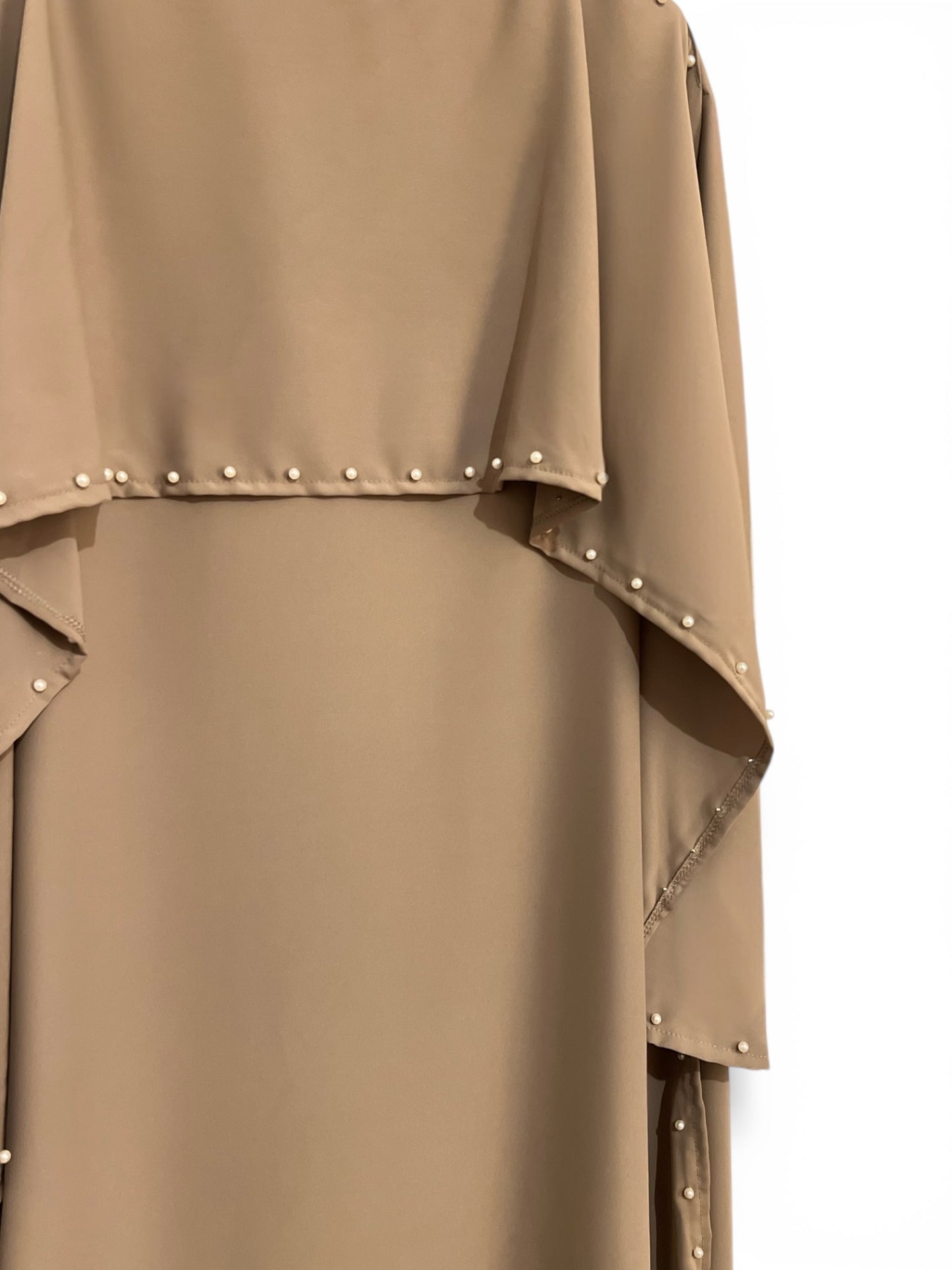 Abaya mit Perlenverzierung