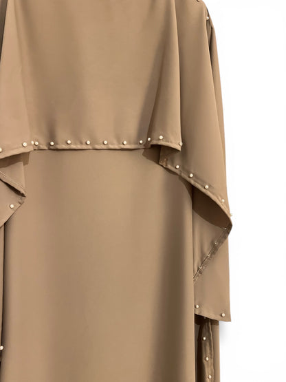 Abaya mit Perlenverzierung