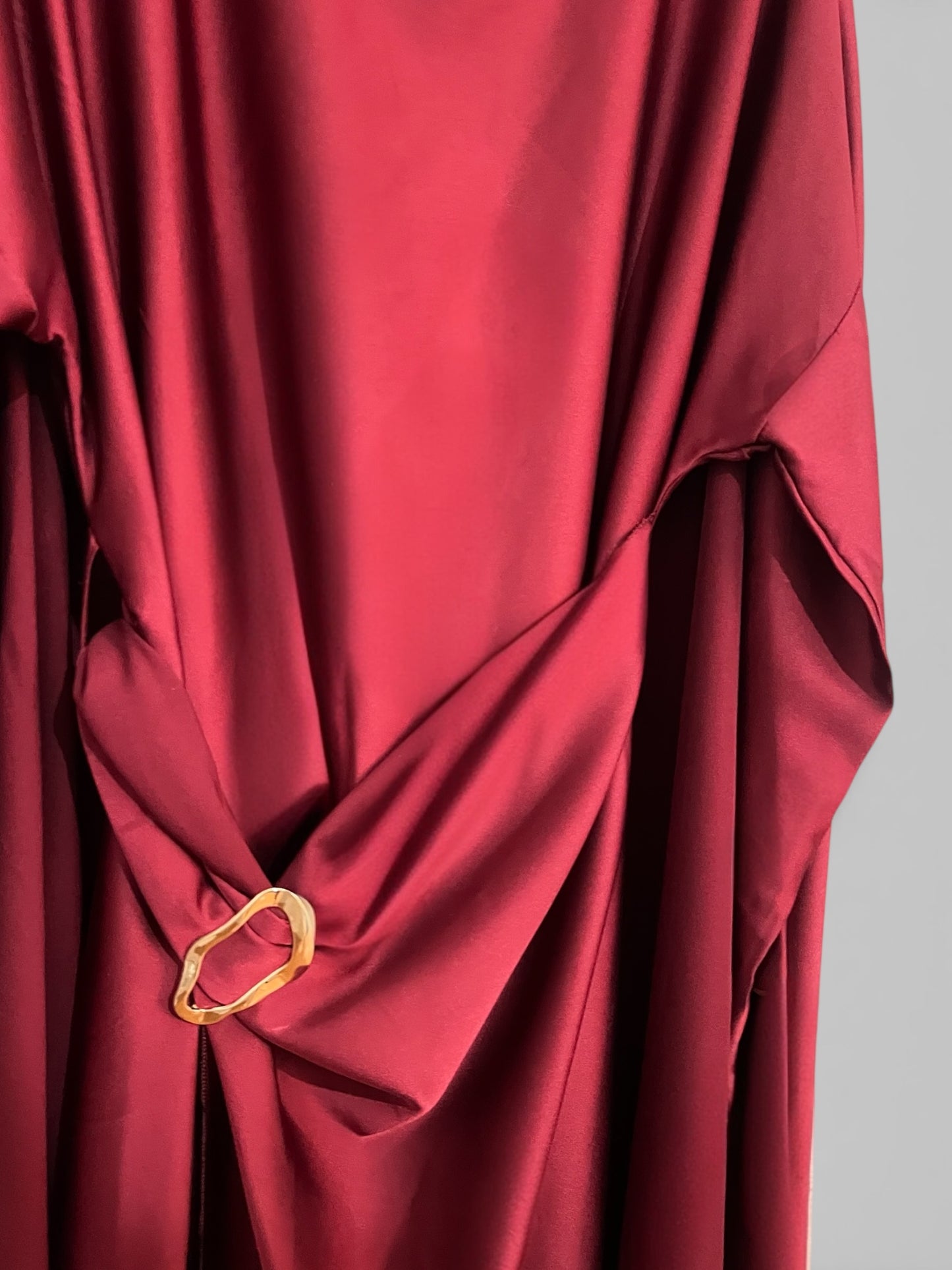 Abaya mit goldenem Detail