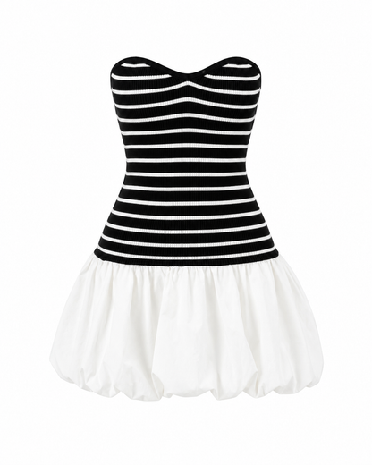 Trägerloses Strickkleid mit Ballonrock