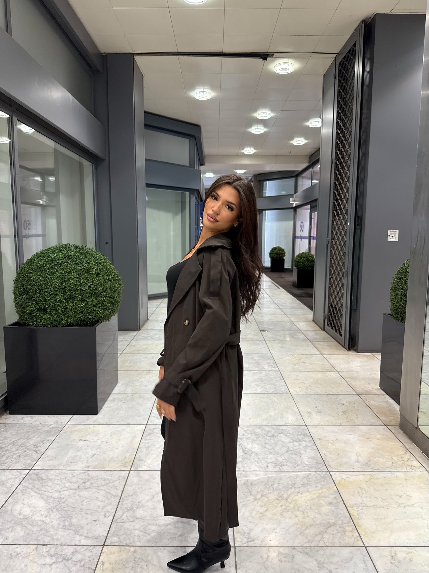 Eleganter Trenchcoat „Victoria“ – Langer Damenmantel