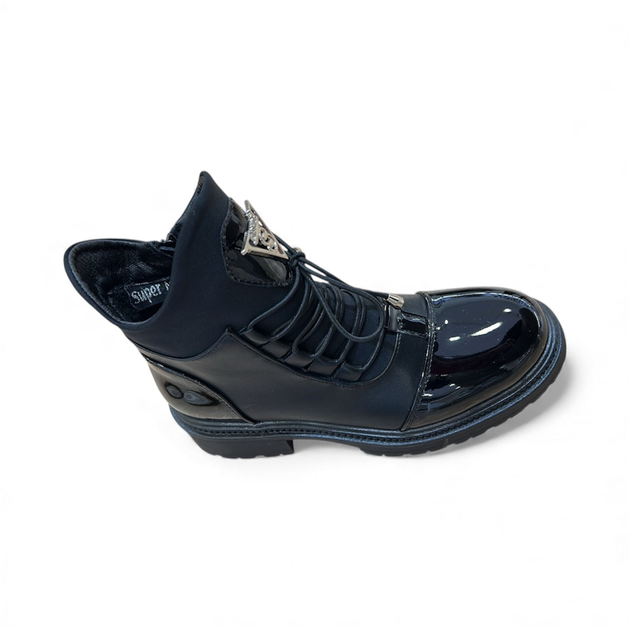 Stylische Lack-Winterboots – warm, rutschfest & modern