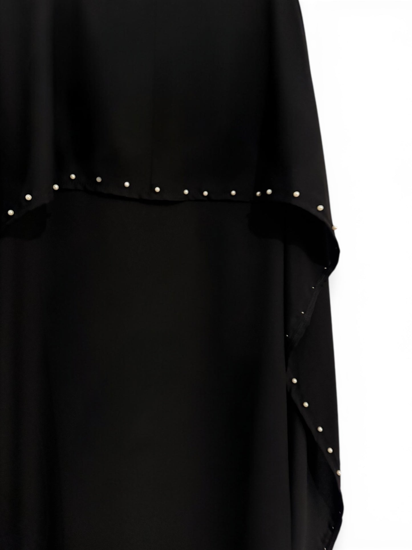 Abaya mit Perlenverzierung
