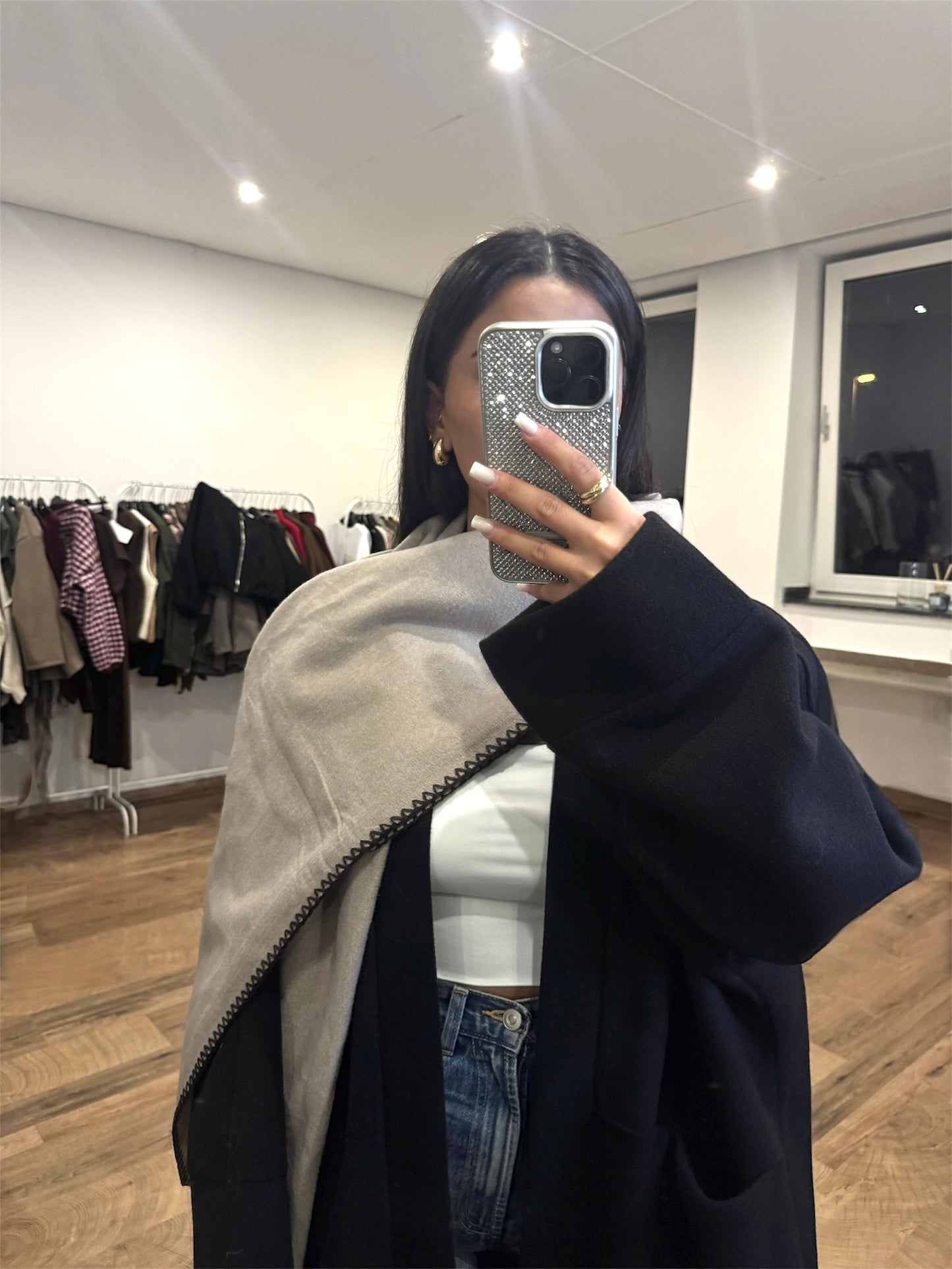 Schal mit Kontrastnaht