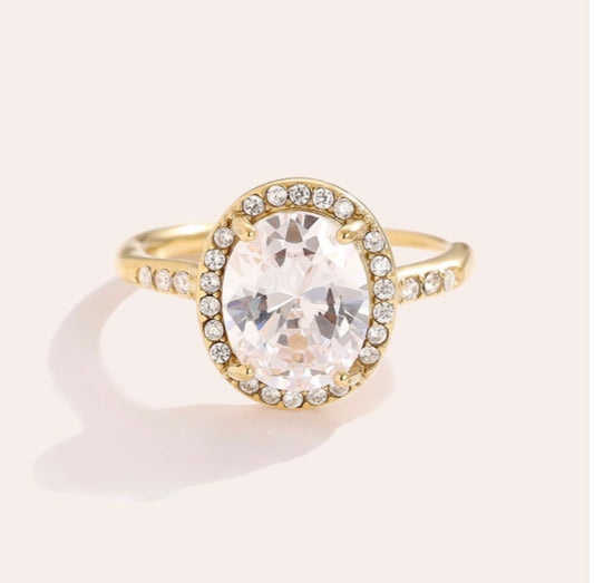 „Aurora Ring“ – Ovaler Kristallring in Silber/Gold