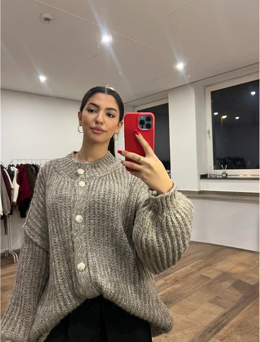 Oversize Strick-Cardigan mit Zierknöpfen