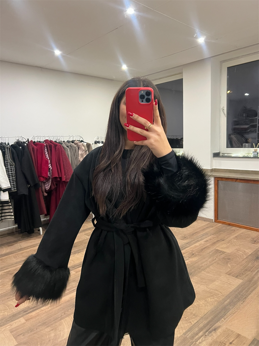 Luxuriöser Mantel mit Kunstfell Ärmeln